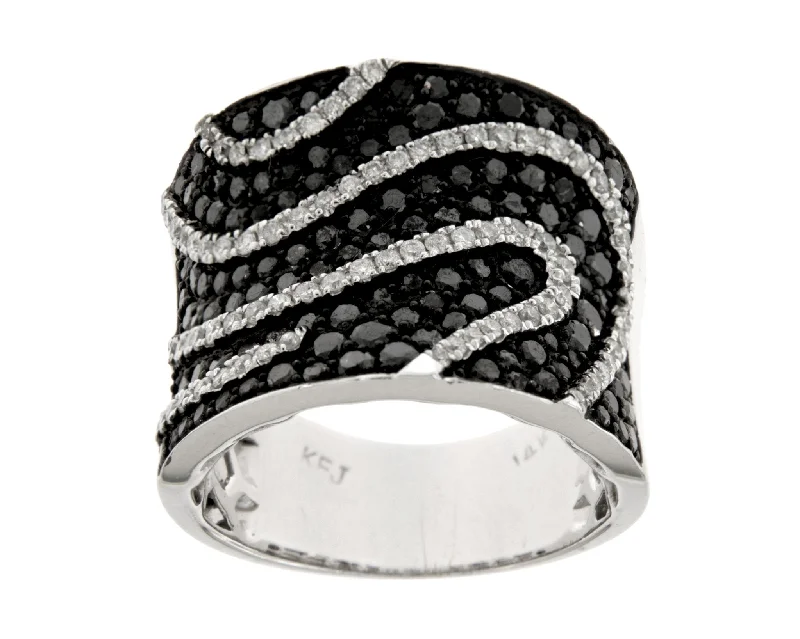 Black Diamond Ring (Black Diamond 1.84 cts. White Diamond 0.57 cts.)