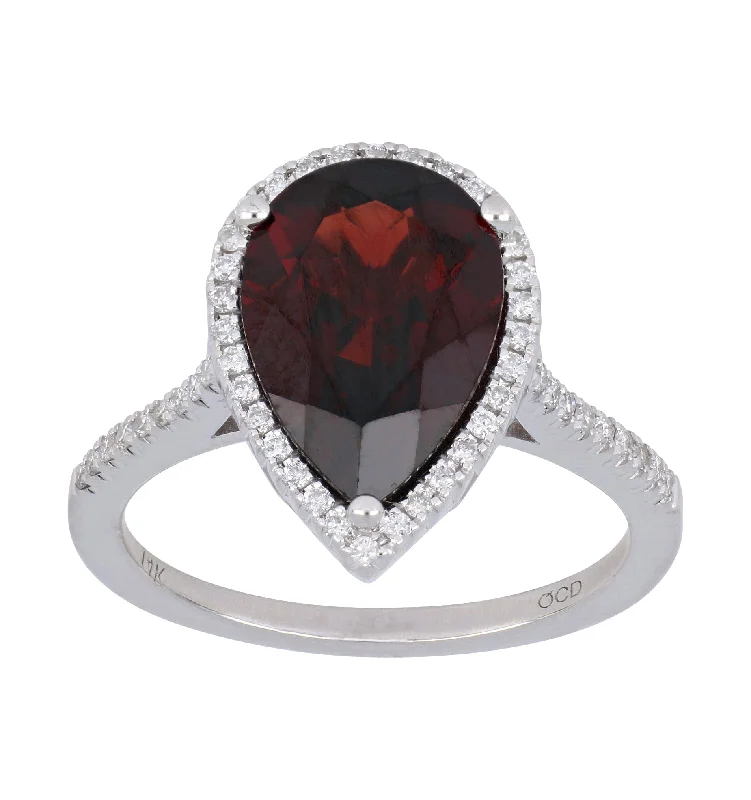 Garnet Ring (Garnet 4.64 cts. White Diamond 0.26 cts.)