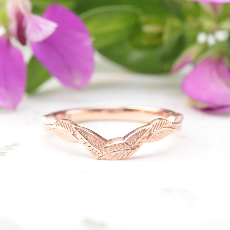 Curved leaf wedding ring