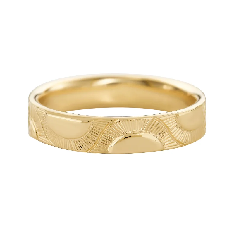 Men’s Engraved Golden Sun Pattern Wedding Band